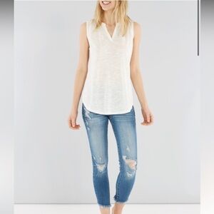 KISMET Victoria Lace Keyhole Back Notched Neck Top Size Extra Small